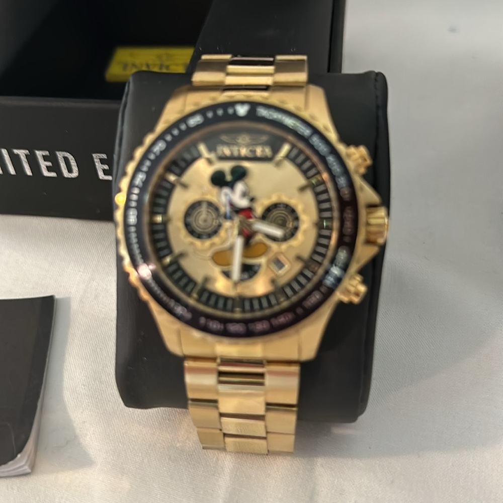 Invicta Limited Edition Mickey Mouse watch - Picture 5 of 11